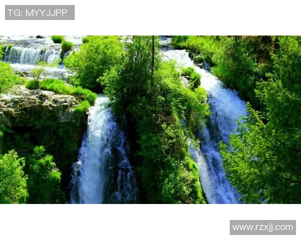 足球明星高清绿色壁纸精选展现运动魅力与自然和谐之美 足球明星高清绿色壁纸精选展现运动魅力与自然和谐之美